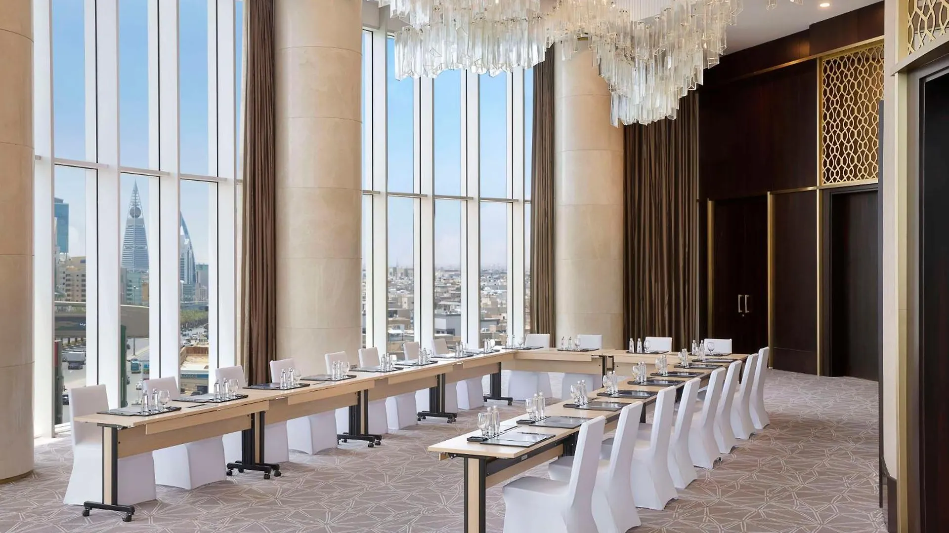 Hilton Riyadh Olaya 5*,  المملكة العربية السعودية